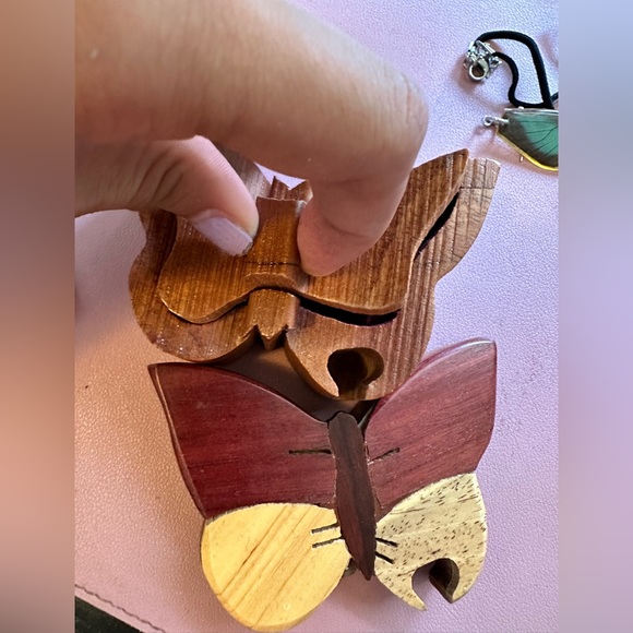Wooden Butterfly Jewelry Box - Puzzle Form, with necklace & 2 pairs of earrings - Picture 8 of 10